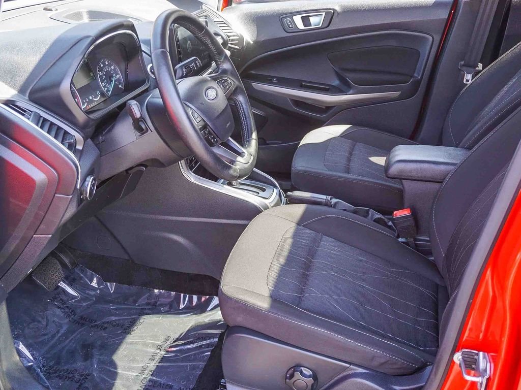 Used 2019 Red Ford SE image 18