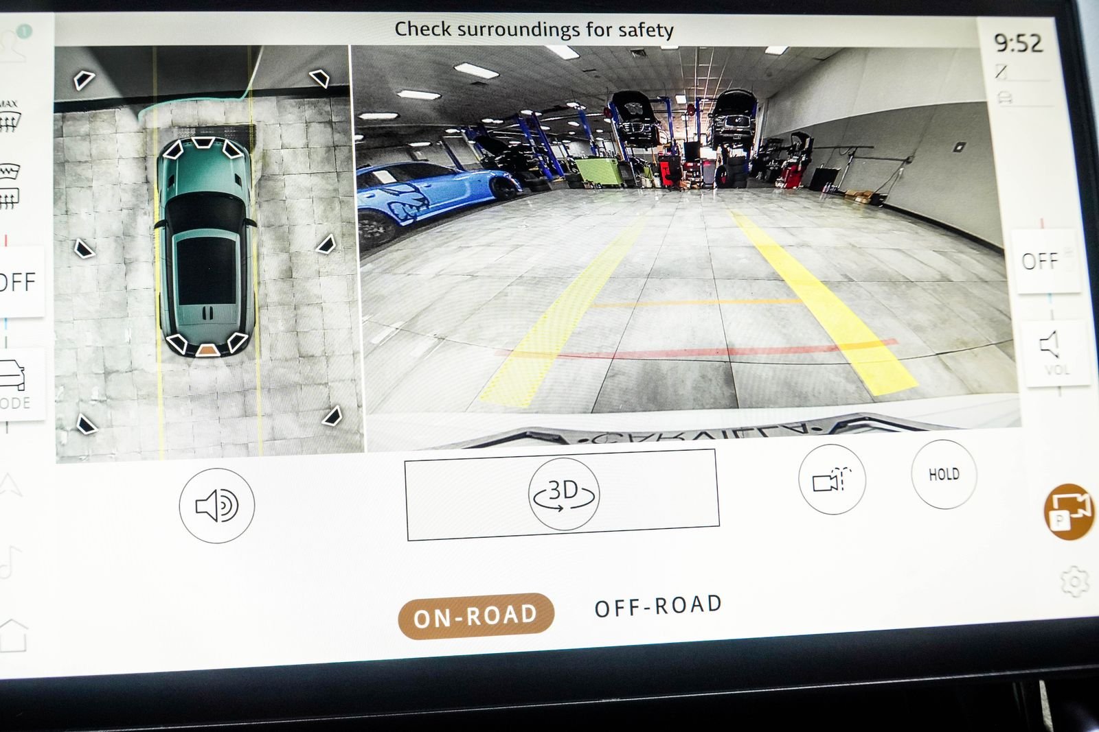 Used 2024 White Land Rover Dynamic SE image 26