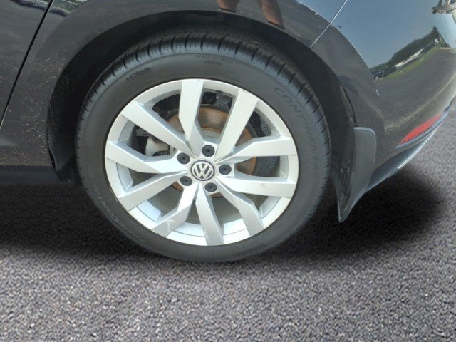 Used 2019  Volkswagen SE image 9