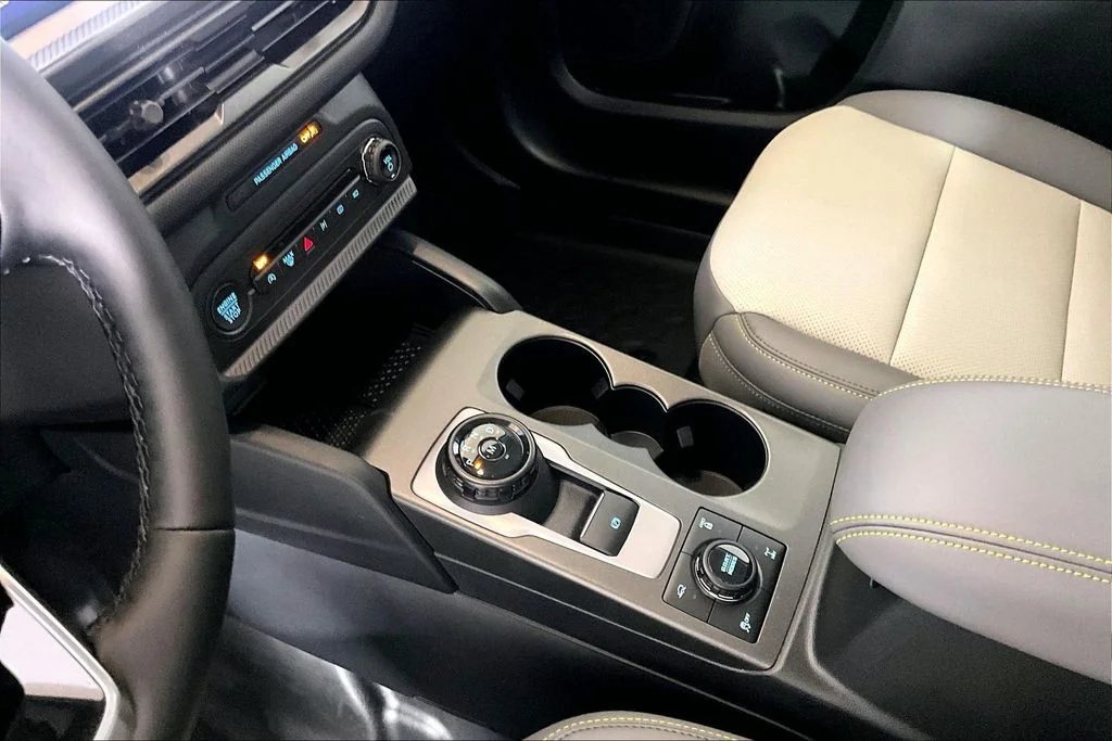 New 2026 Azure Gray Metallic Tri-Coat Ford Badlands® image 8