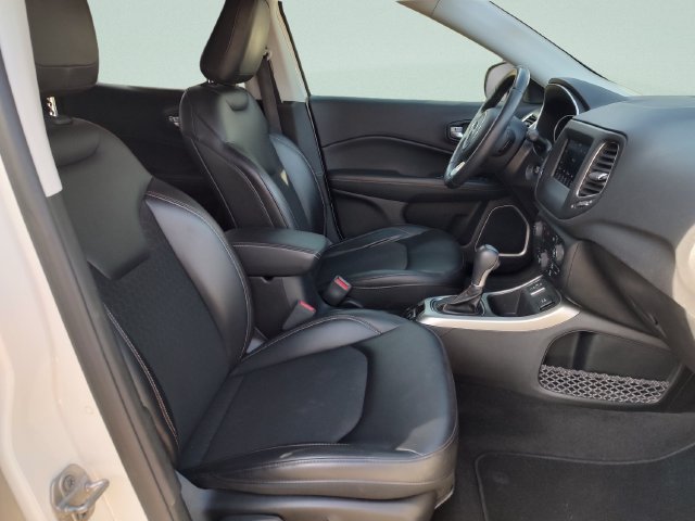 Used 2018 White Jeep Latitude image 28