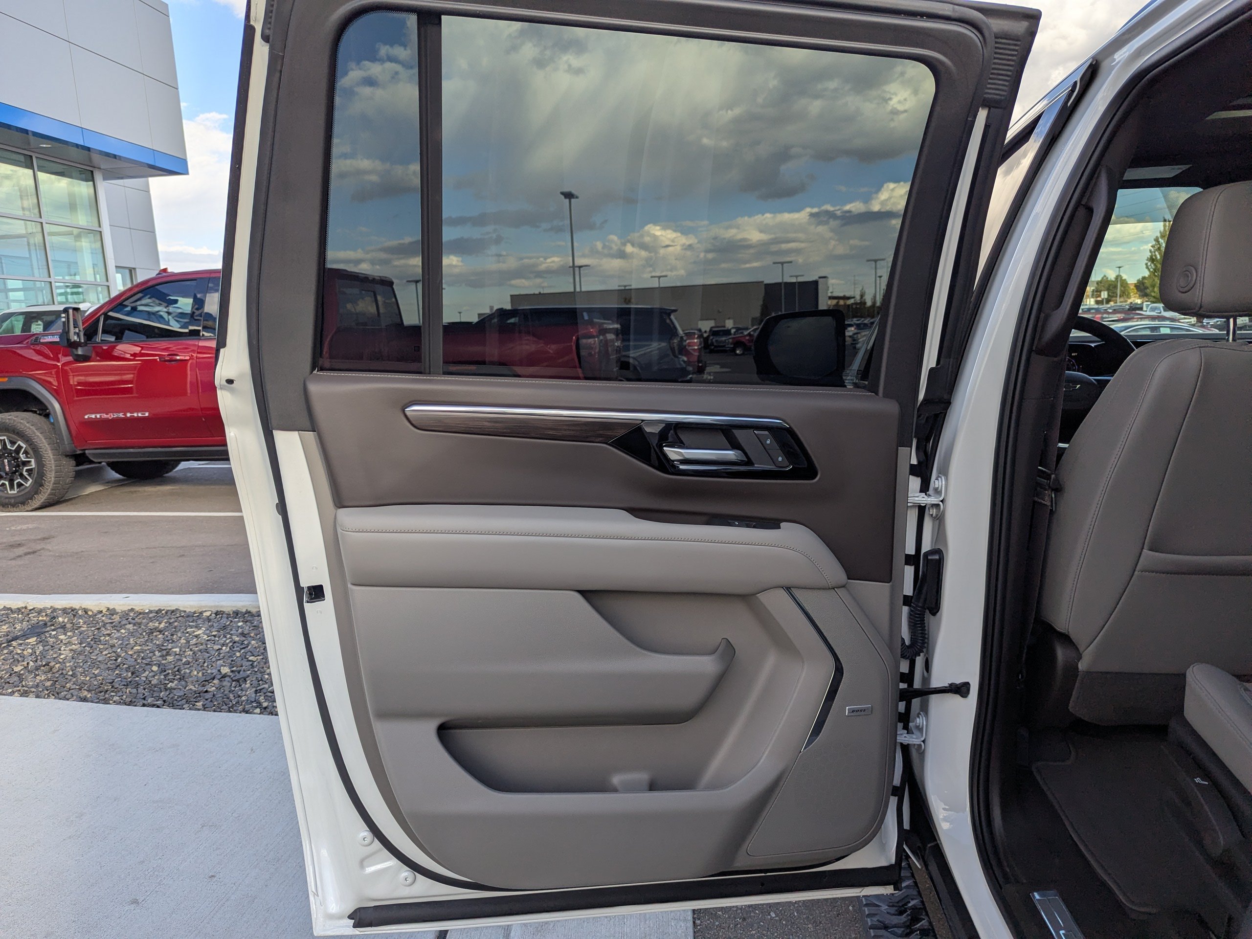 2025 Chevrolet Suburban Z71 - Photo 33