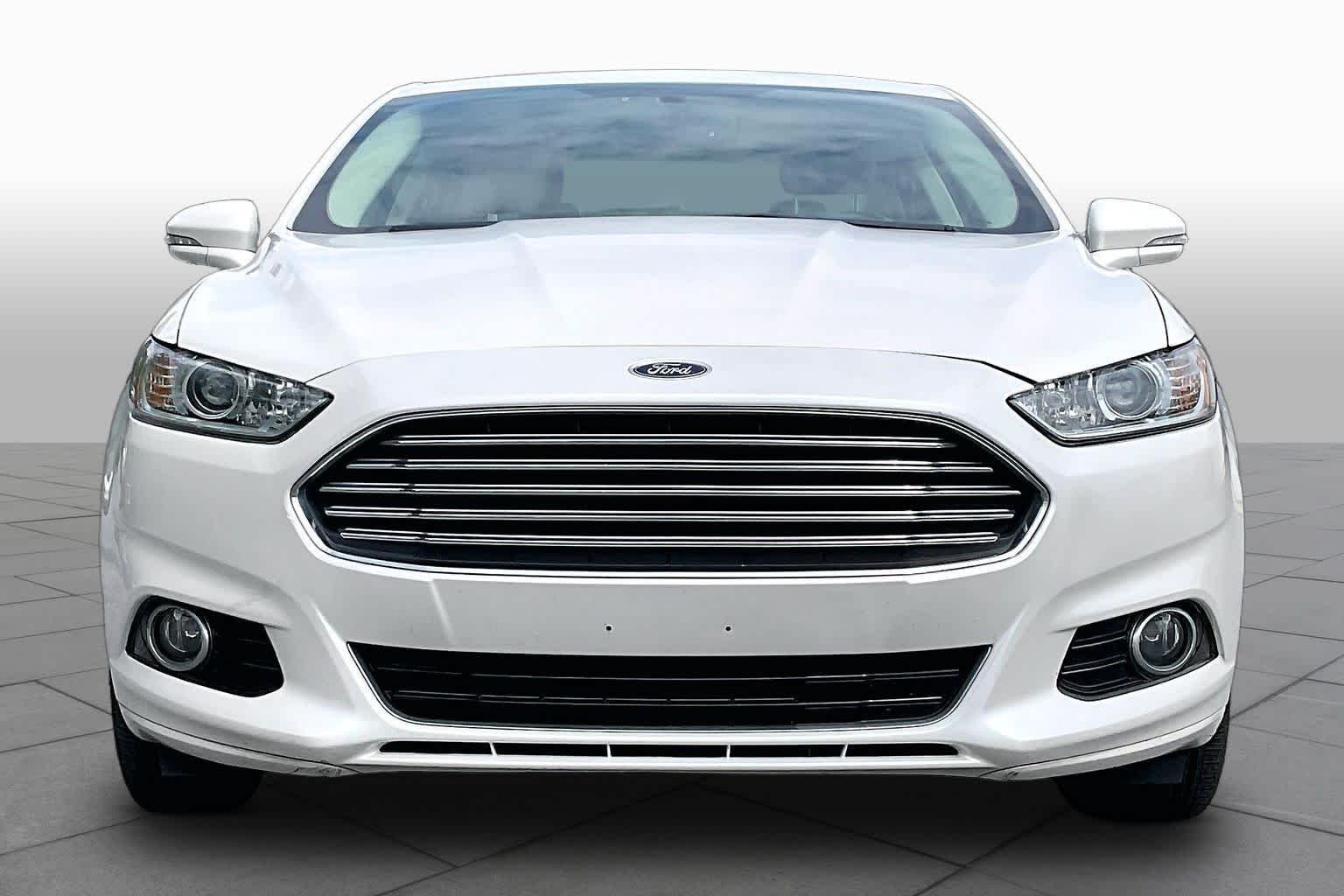 Pre-Owned 2016 Ford Fusion SE