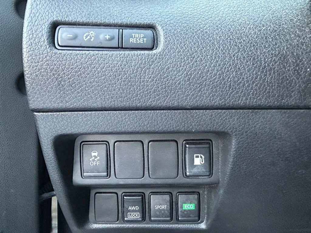 Used 2018 Gray Nissan S image 17