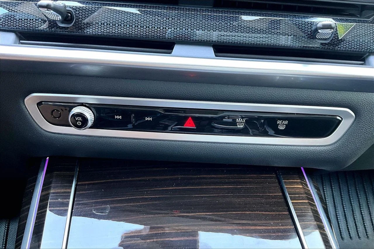 Certified Used 2023 White BMW xDrive40i image 18