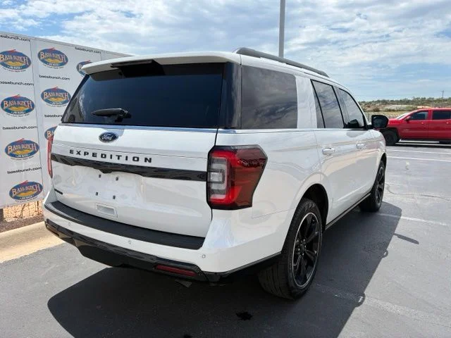 Used 2024 White Metallic Ford Limited image 4