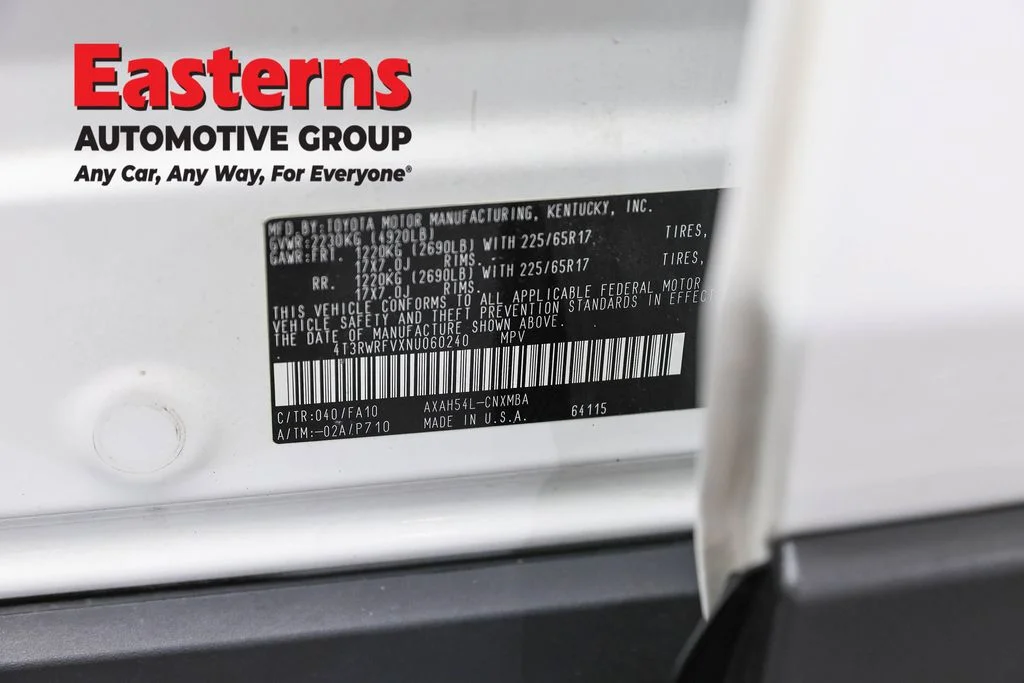 Used 2022 White Toyota XLE image 35