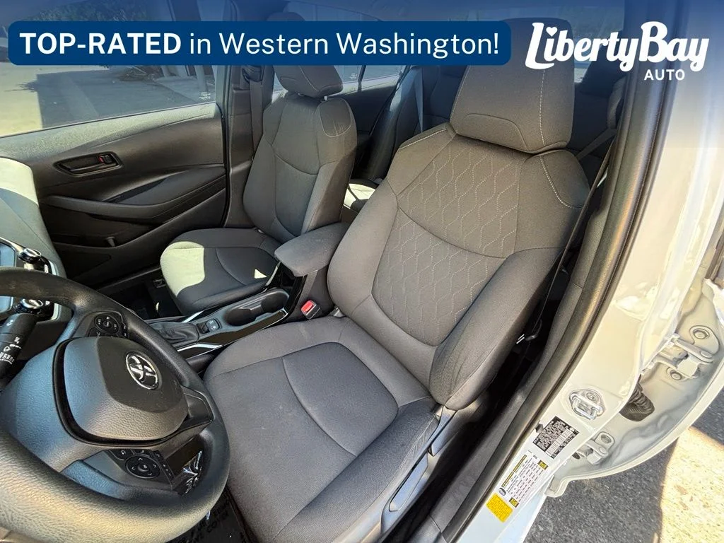 Used 2022 White Toyota LE image 11