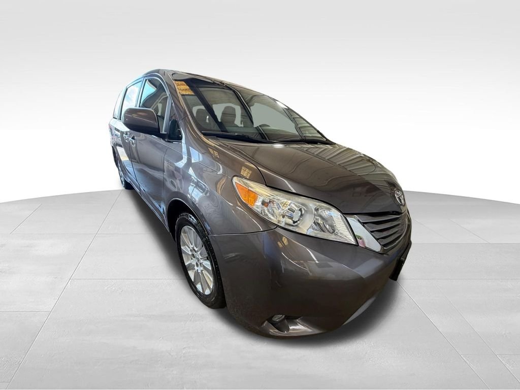 Used 2015 Gray Toyota XLE image 7