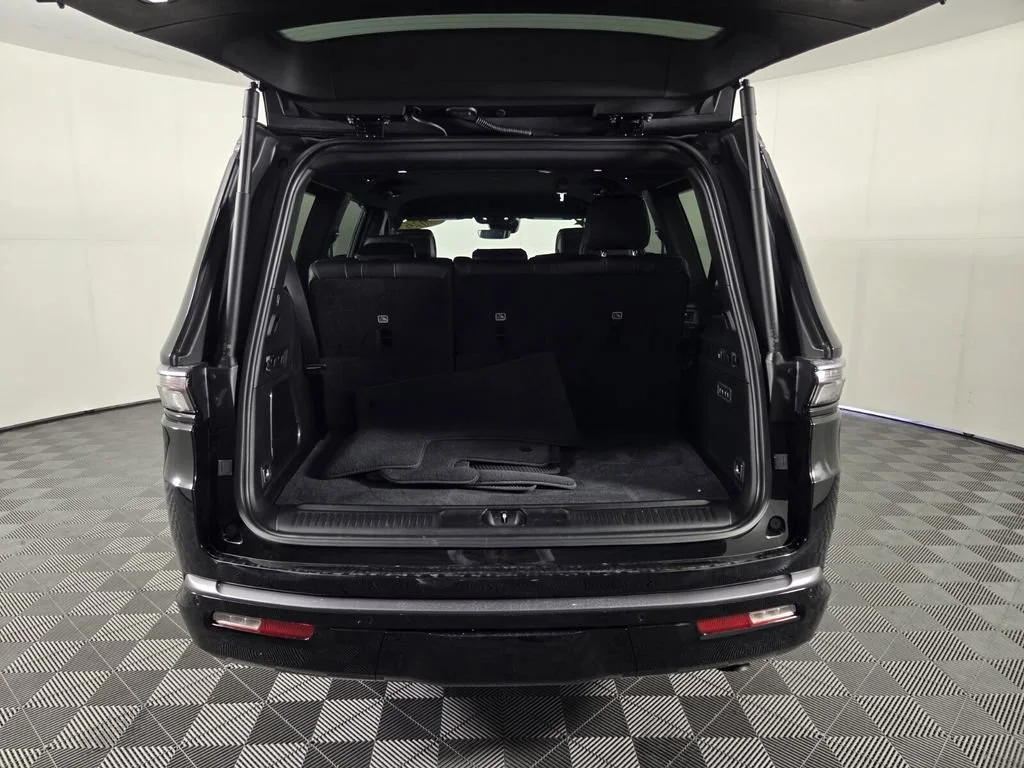 New 2026 High Gloss Black Exterior Paint Jeep Limited Altitude image 20