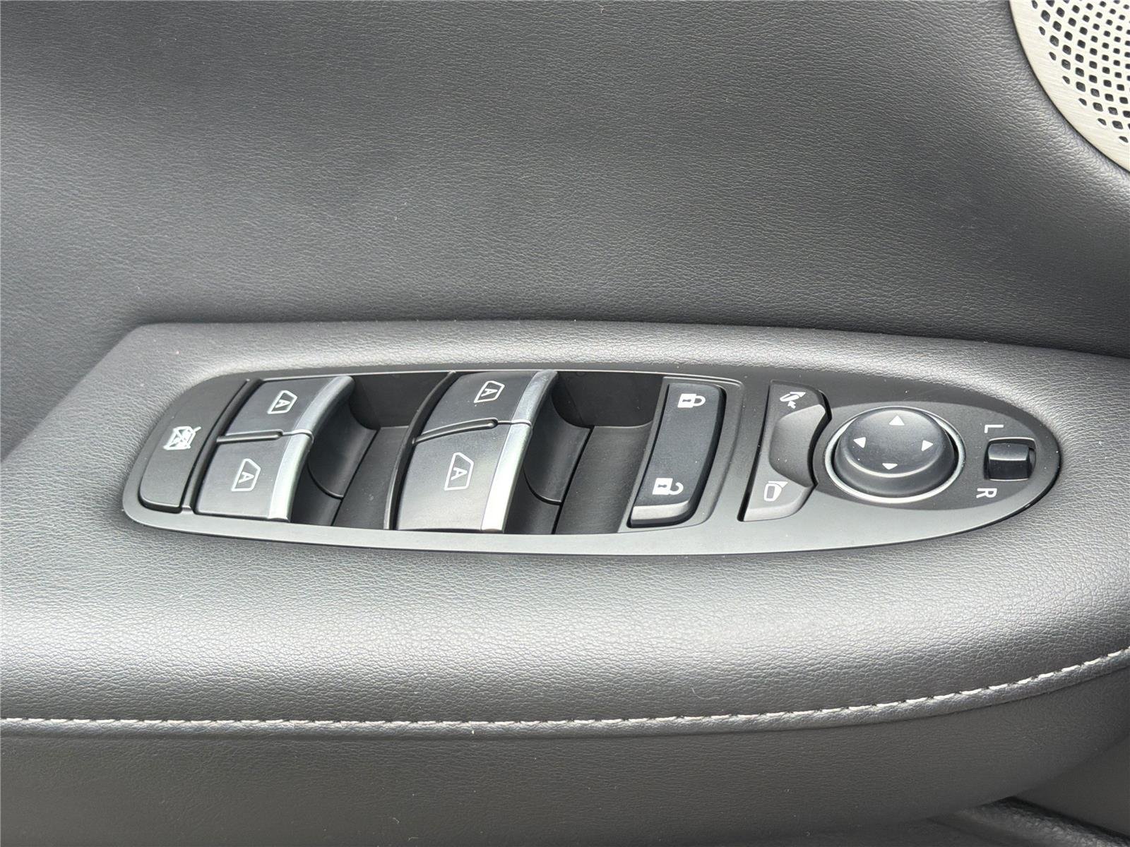 Used 2023 Radiant White INFINITI SPORT image 17