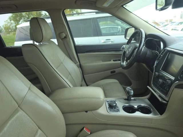 Used 2014 Blue Jeep Overland image 4