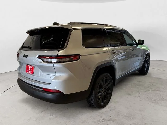 New 2026 Silver Jeep  image 6