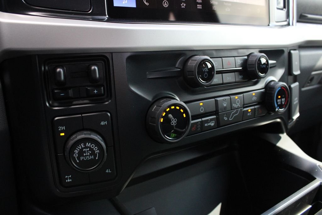 New 2026 Agate Black Metallic Ford XLT image 17