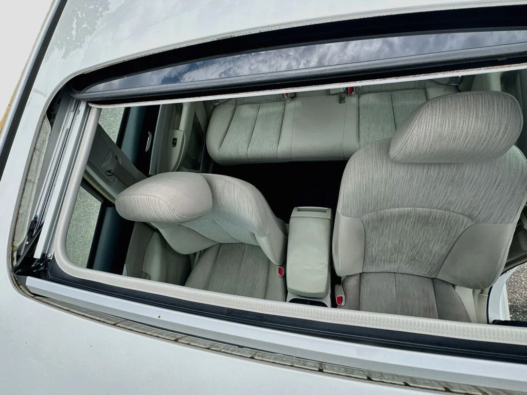 Used 2013 White Subaru 2.5i image 24
