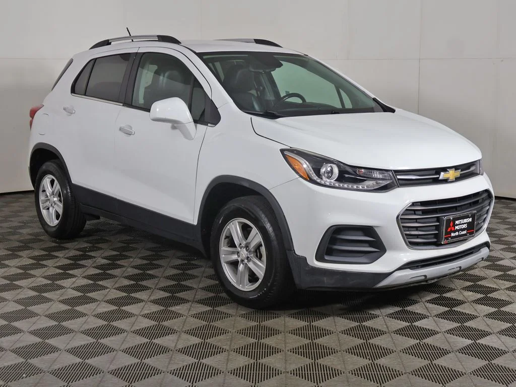 Used 2020 White Chevrolet LT image 2