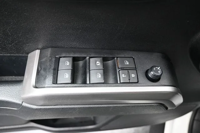 Used 2022 White Toyota SR5 image 16