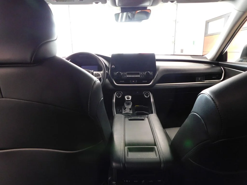 Used 2024 Cream Toyota XLE image 43