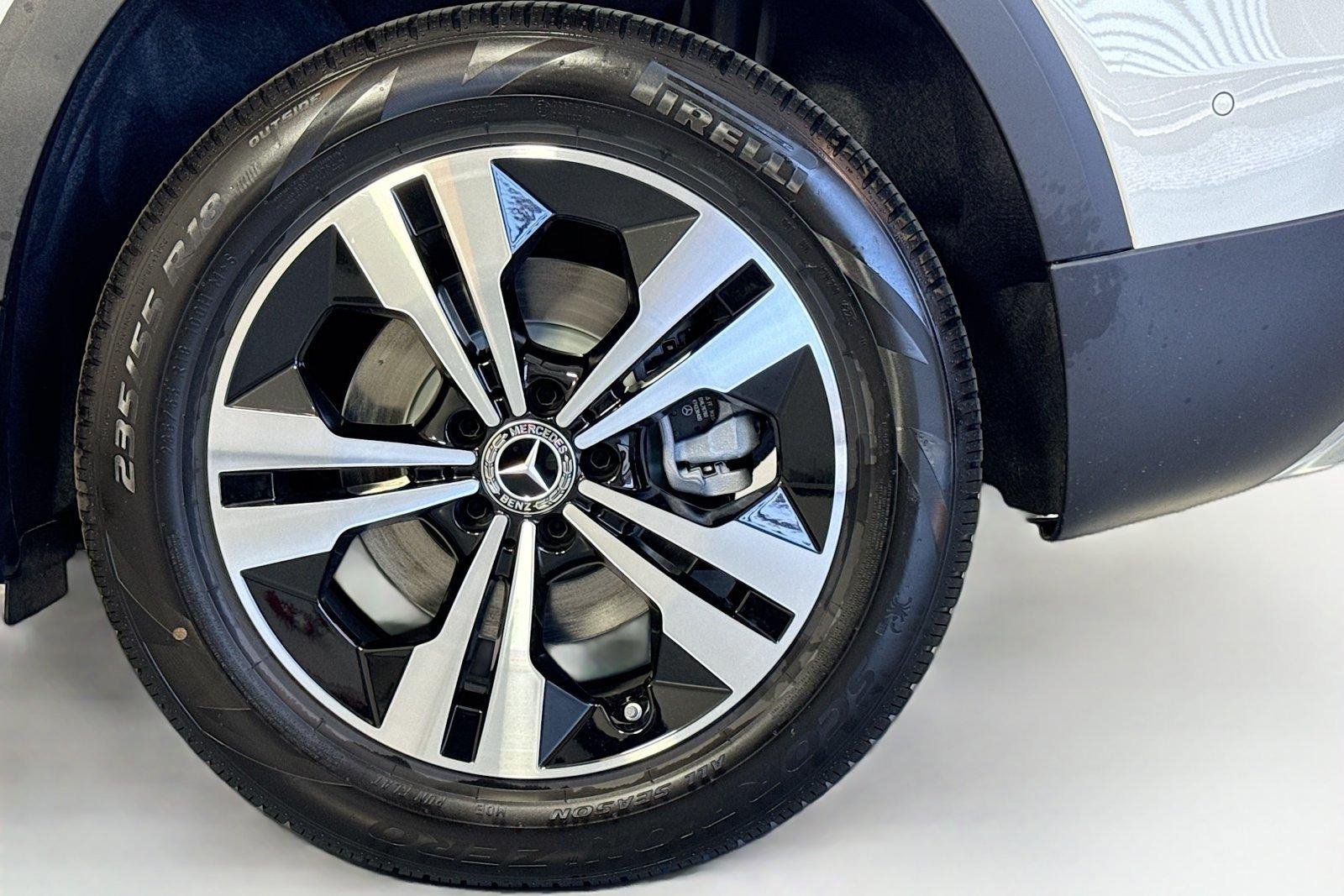 New 2026 Polar White Mercedes-Benz GLB 250 image 29