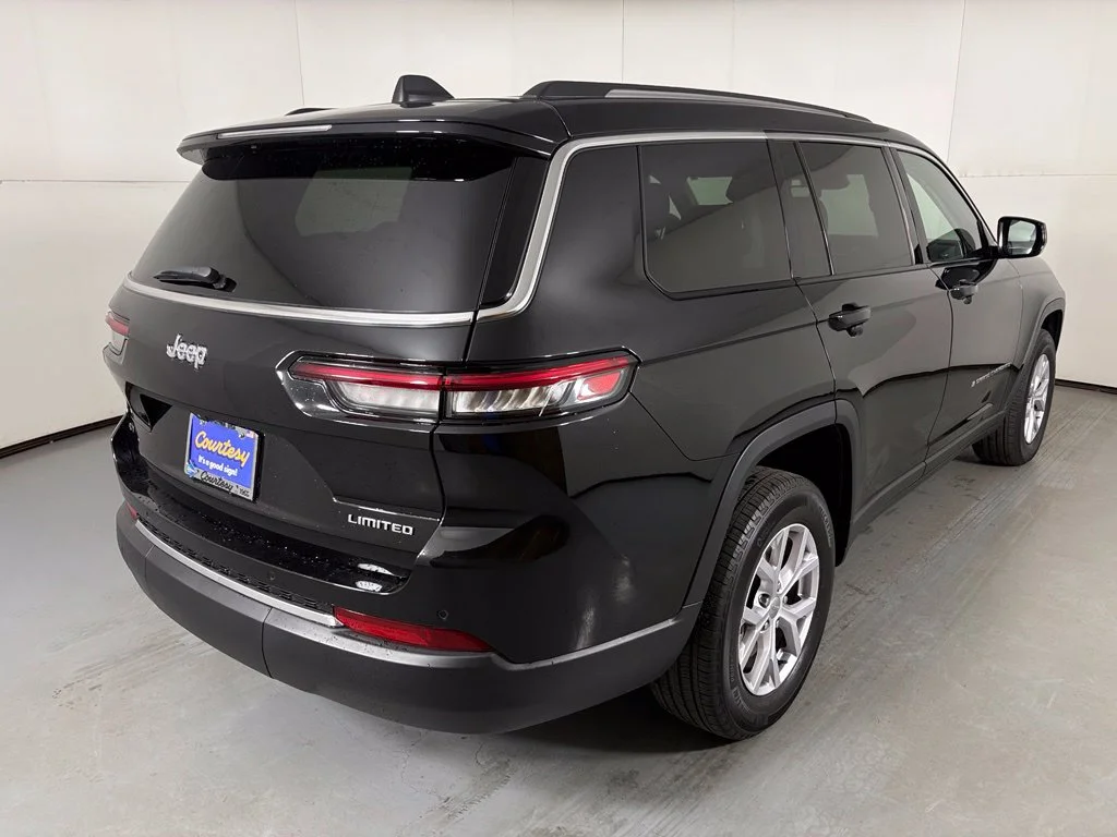 Used 2022 Black Jeep Limited image 8