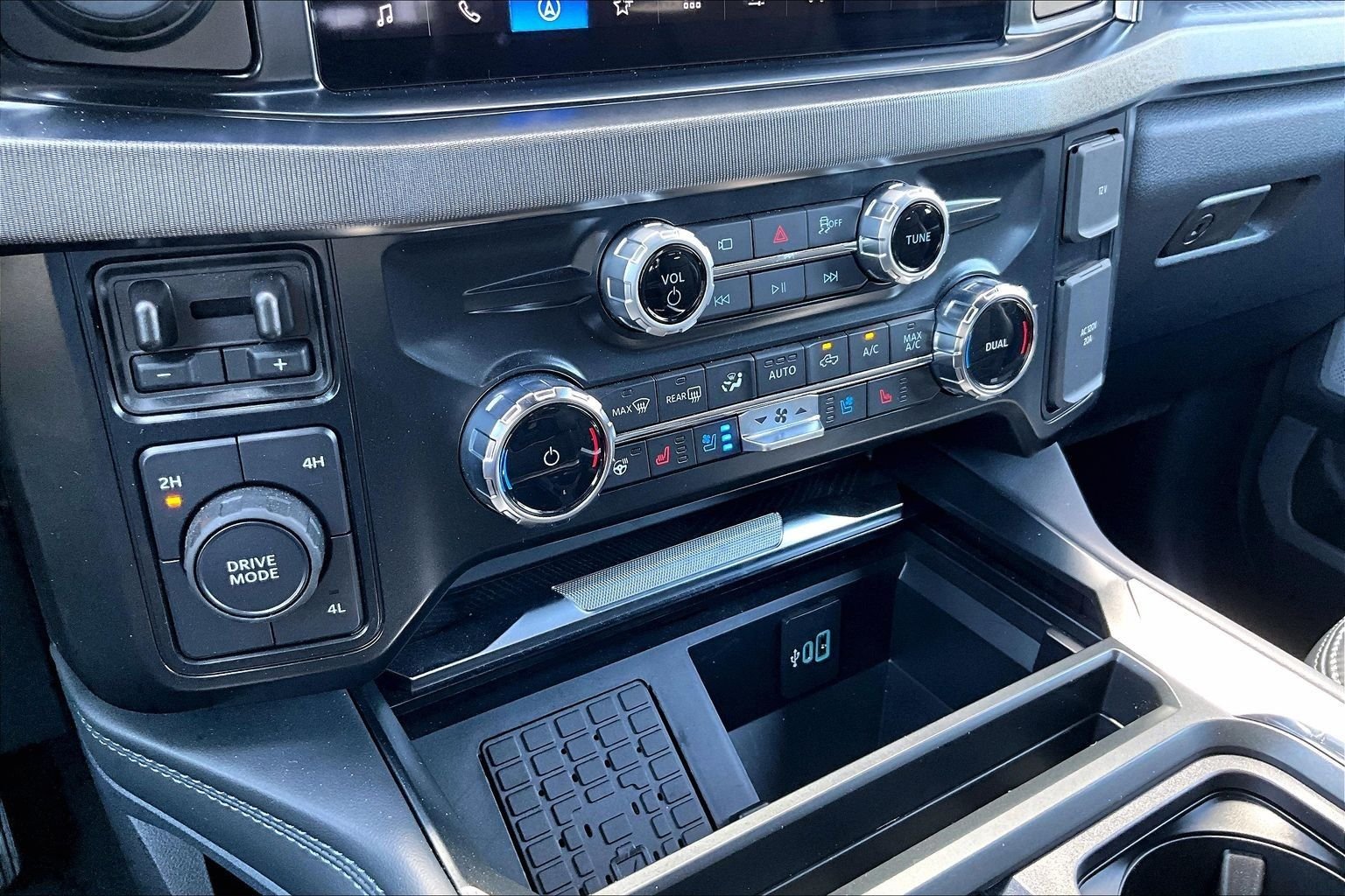 Used 2025 Gray Ford Platinum image 33
