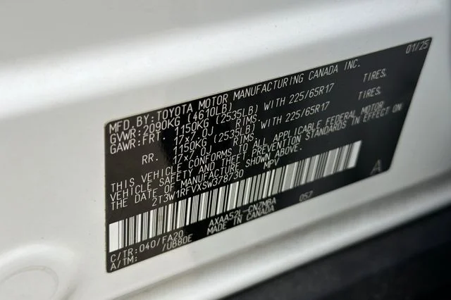 2025 Toyota RAV4 XLE - Photo 36