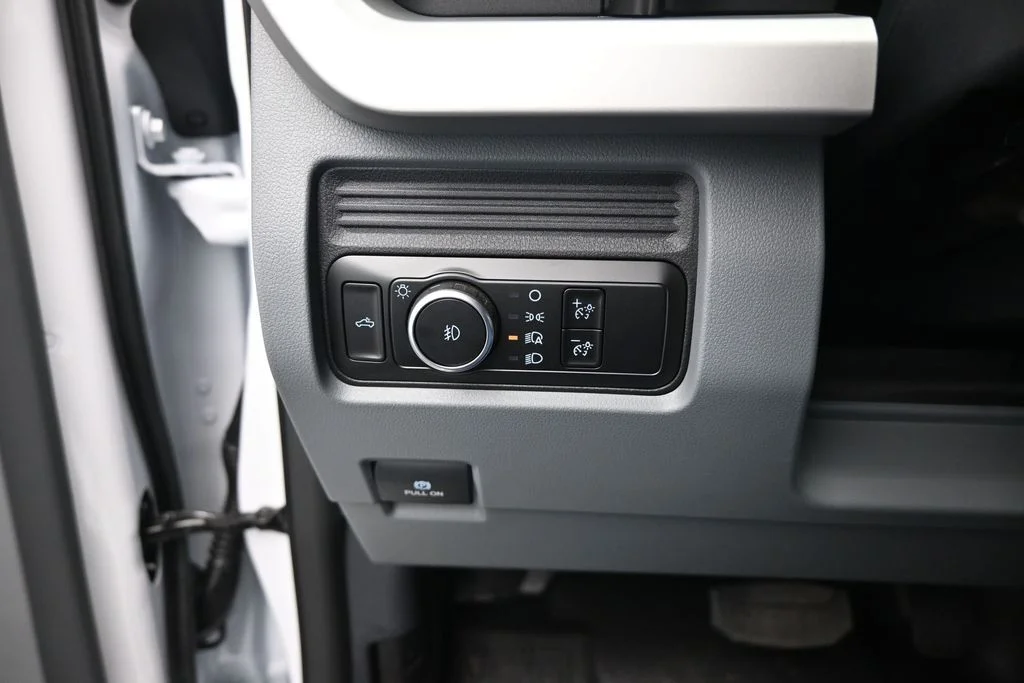 New 2026 Oxford White Ford XL image 11