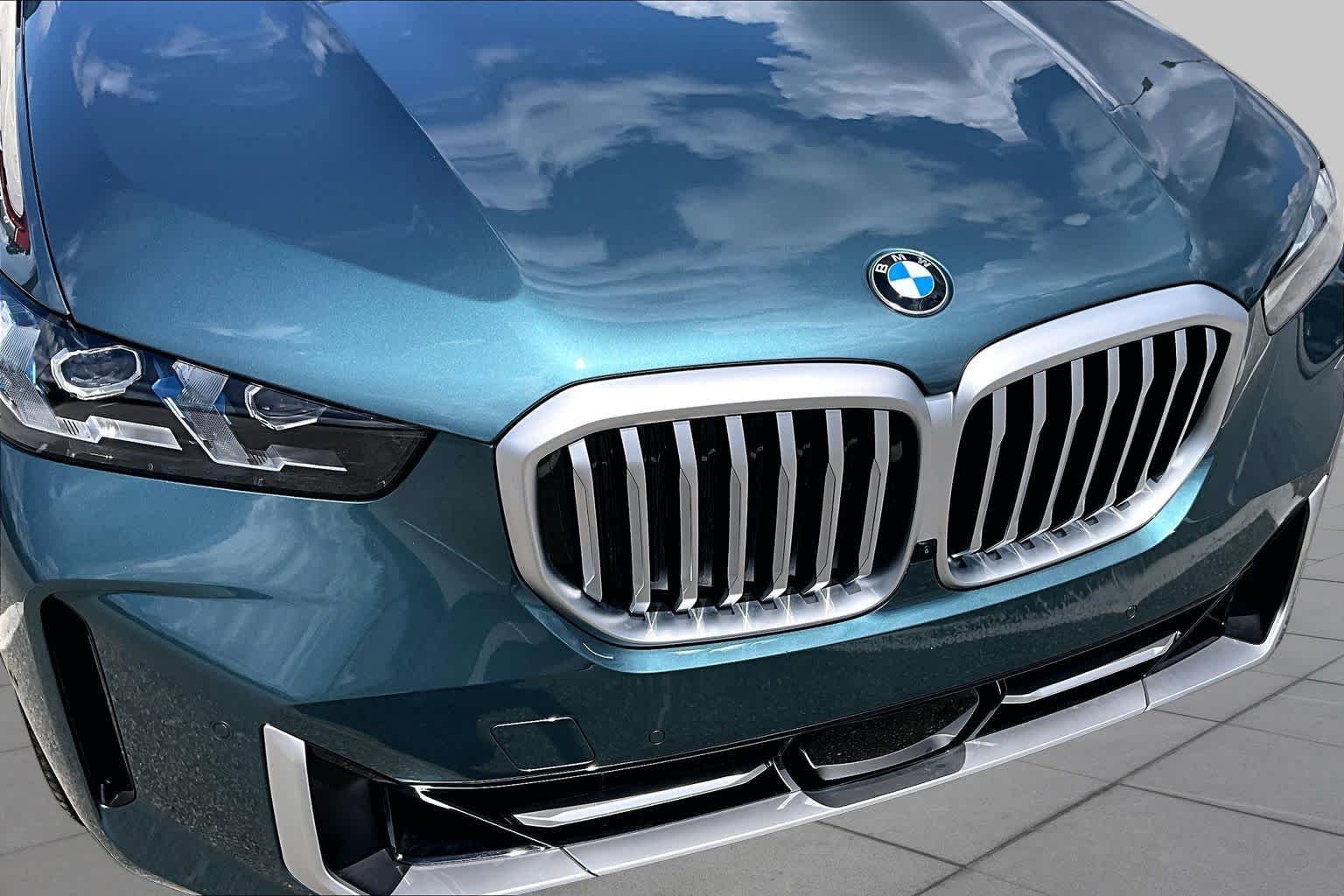 Used 2026 Blue Ridge Mountain Metallic BMW xDrive40i image 30