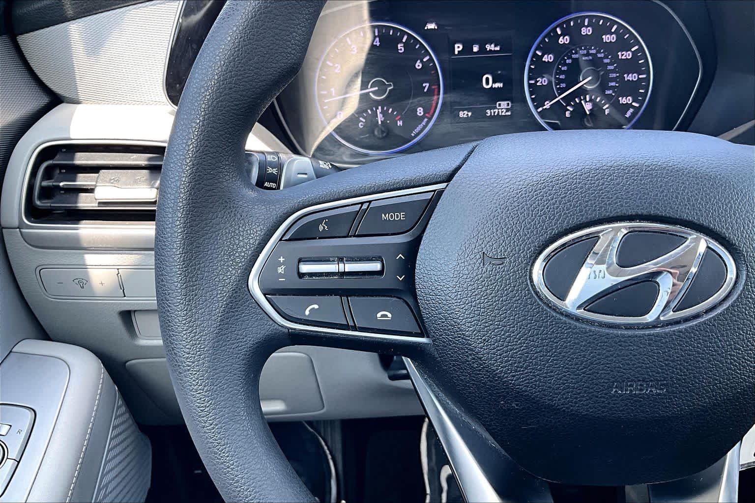 Used 2021 Moonlight Cloud Hyundai SE image 24