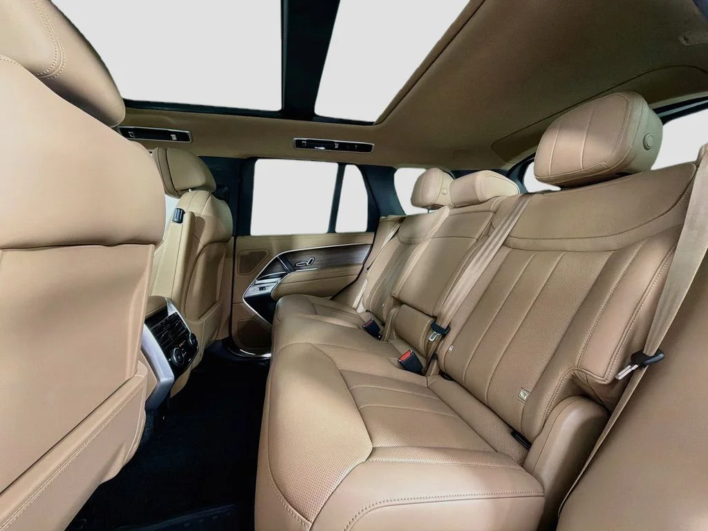 New 2026 Fuji White Land Rover SE image 26