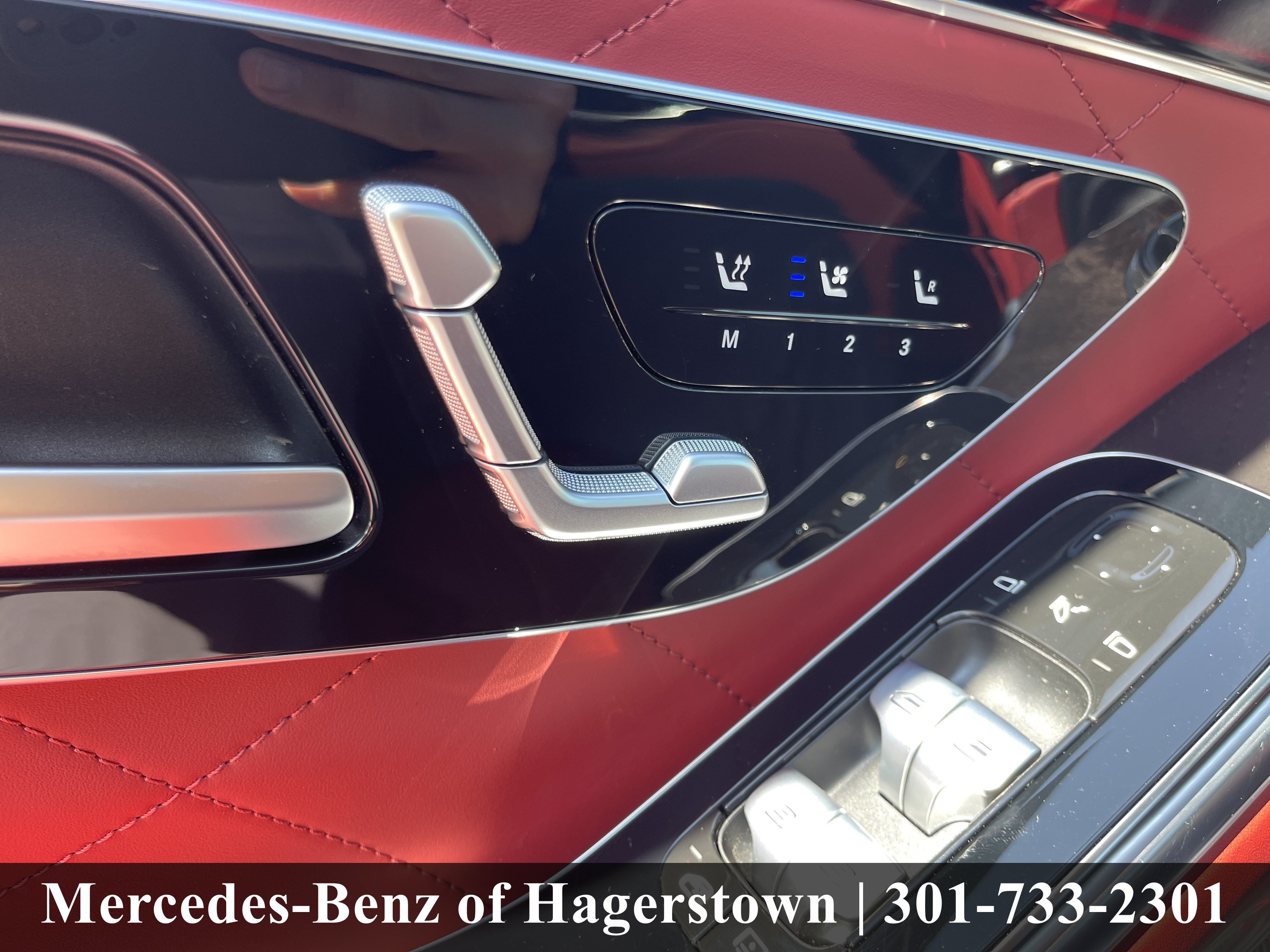Certified Used 2025 Obsidian Black Metallic Mercedes-Benz S 580 4MATIC® Sedan image 21