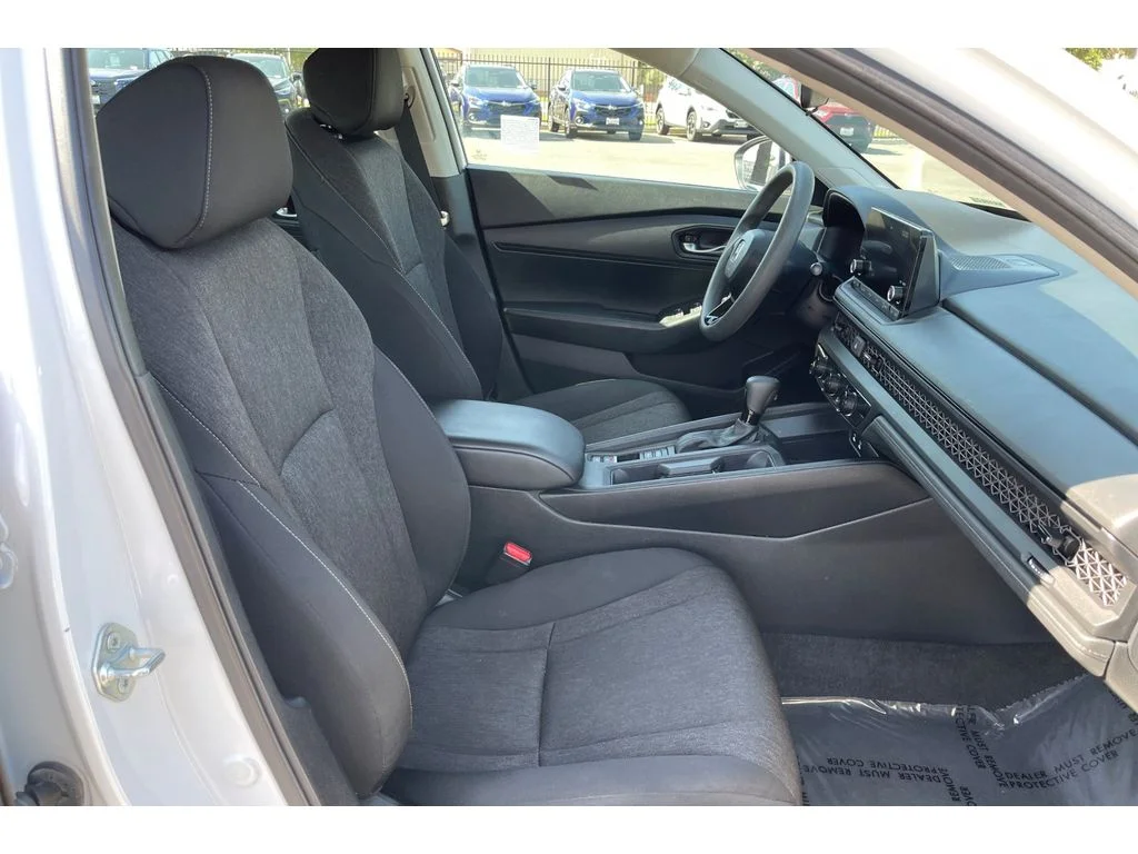 Used 2024 Platinum White Pearl Honda LX image 18