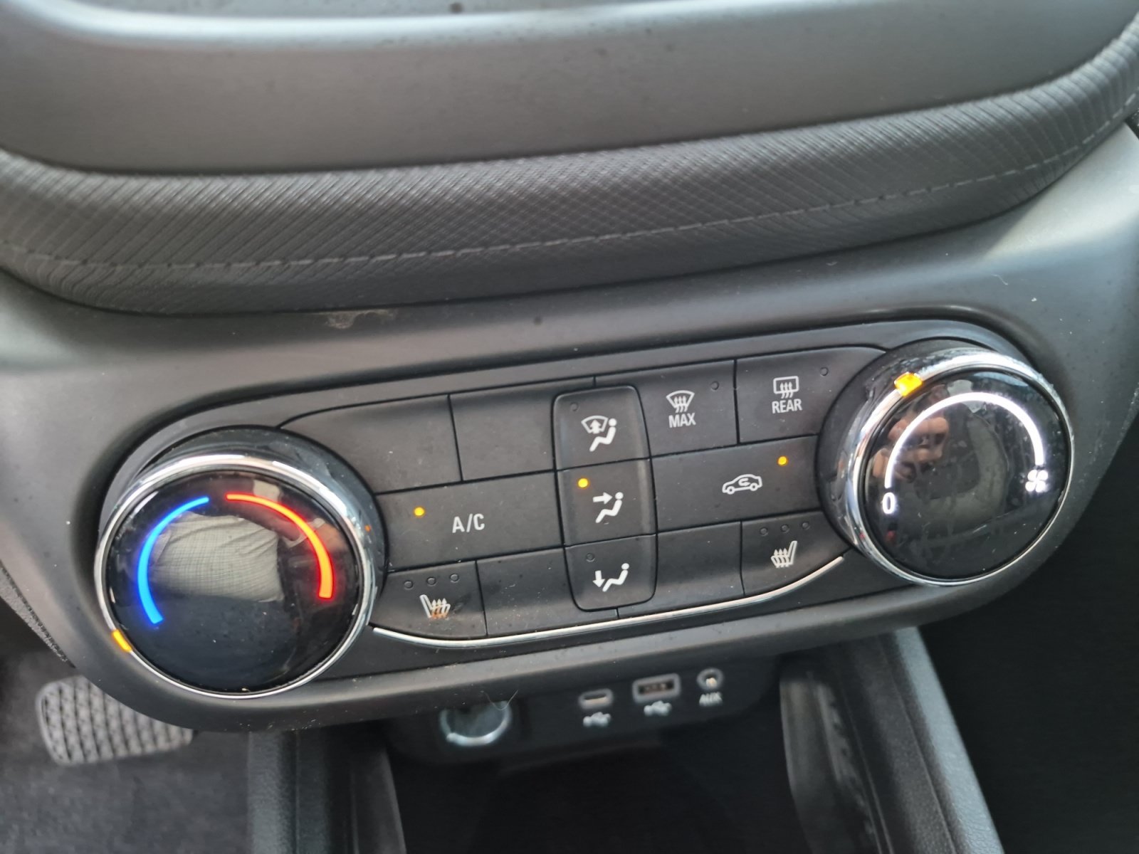 Used 2023 STERLING GRAY METALLIC Chevrolet LT image 18