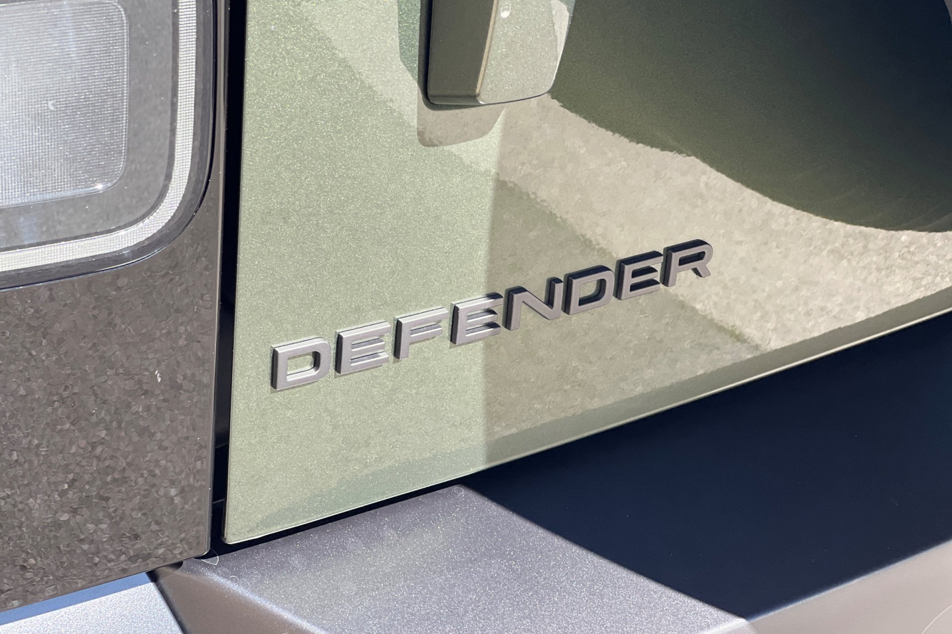 New 2026 Woolstone Green Land Rover X-Dynamic SE image 12