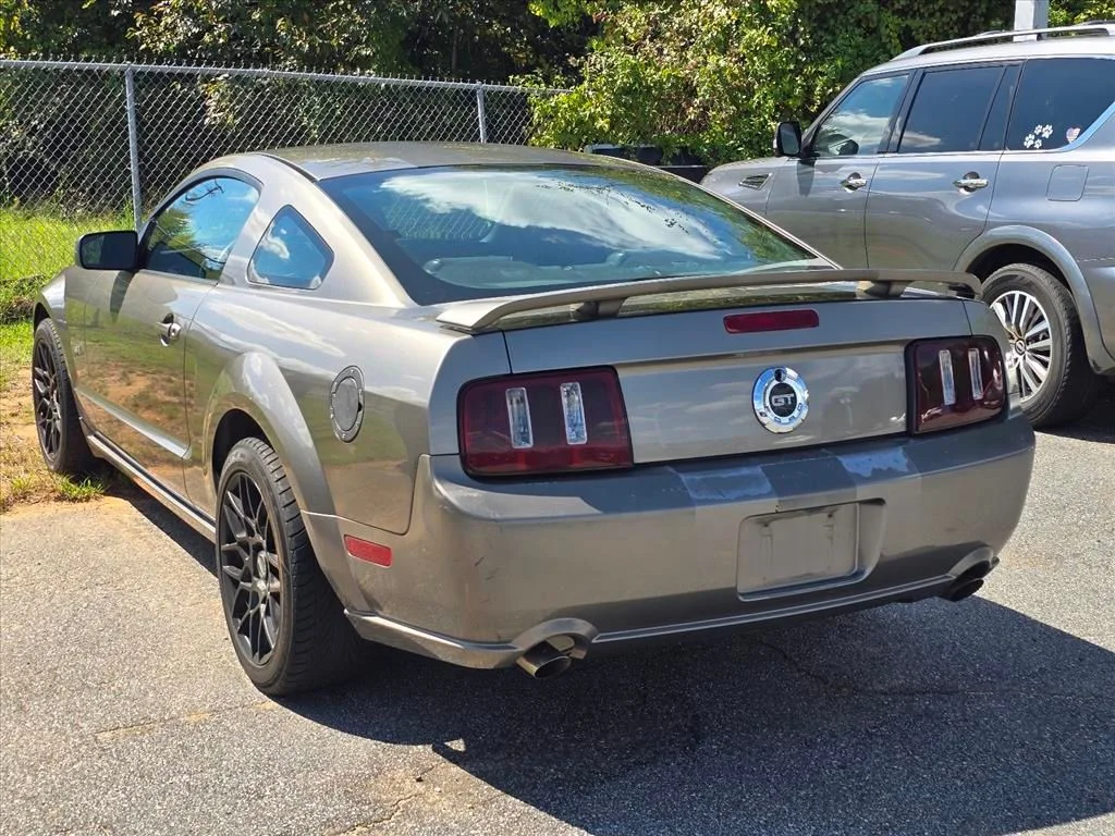 Used 2005 Gray Ford GT Premium image 12