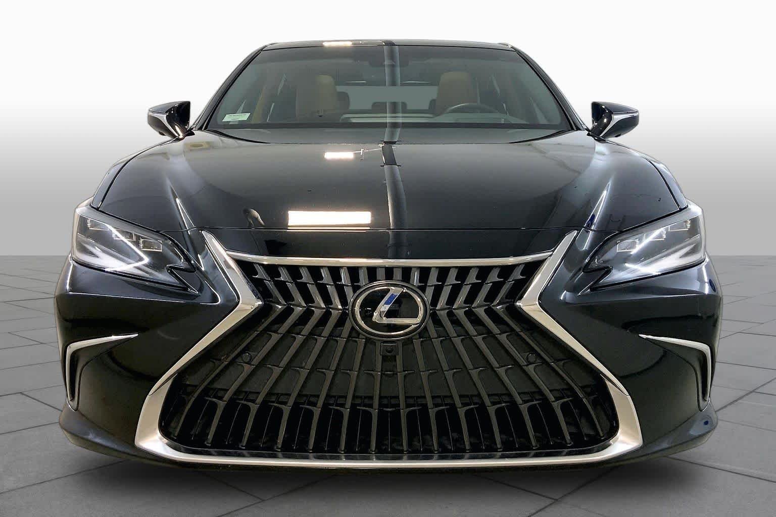 Used 2024 Obsidian Lexus Ultra Luxury image 3