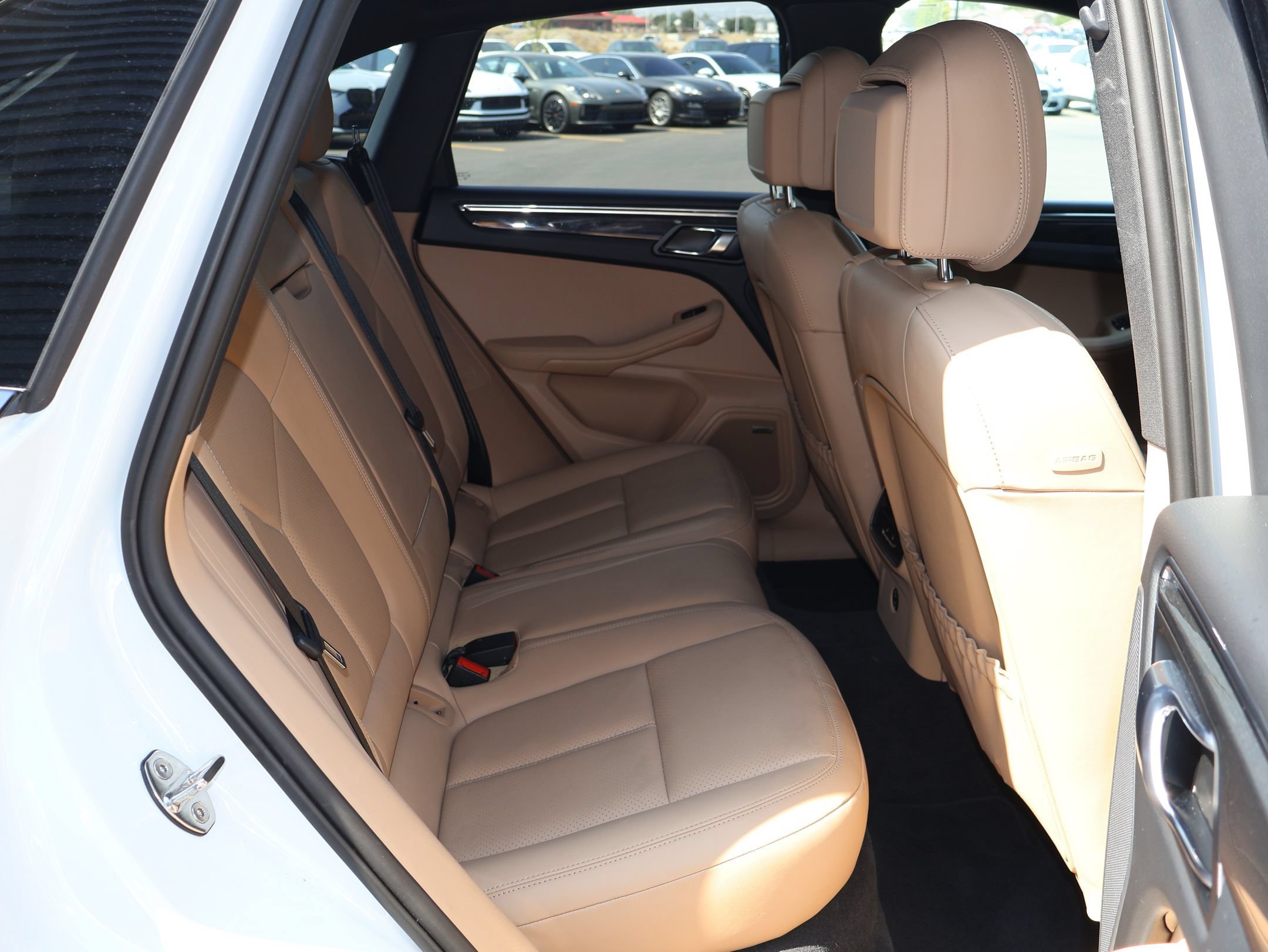 2026 Porsche Macan T - Photo 56