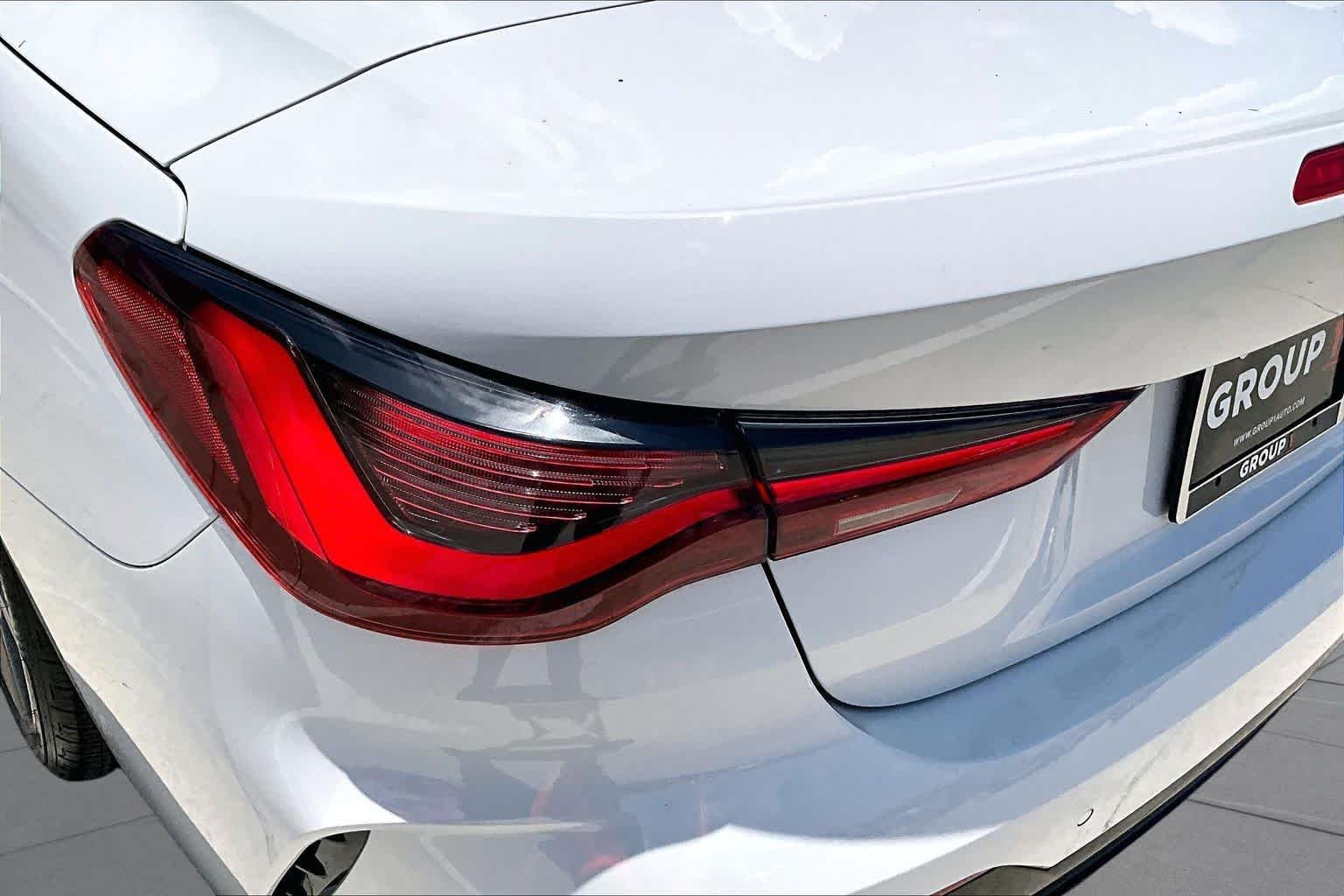 Used 2021 Alpine White BMW M440i image 28