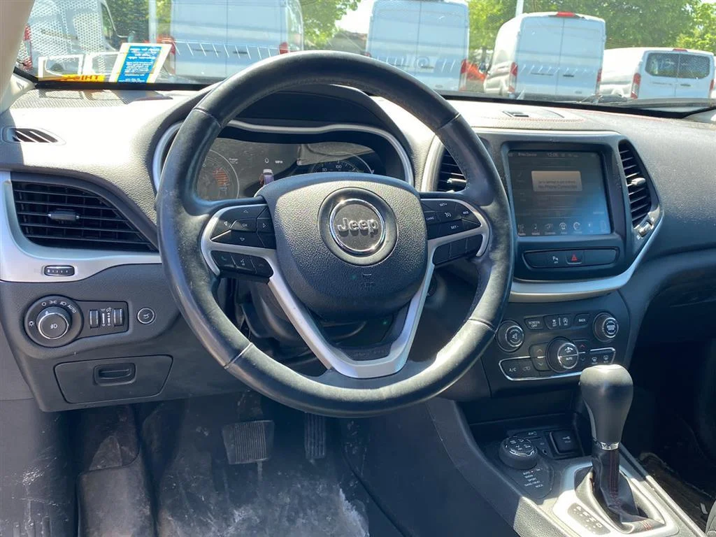Used 2018 Billet Silver Metallic Clearcoat Jeep Trailhawk image 3