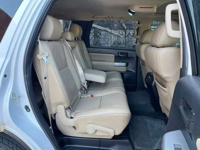 Used 2016 Super White Toyota SR5 image 18