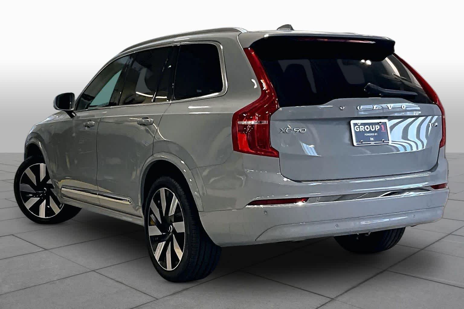 Used 2025 Vapour Grey Metallic Volvo Plus image 12