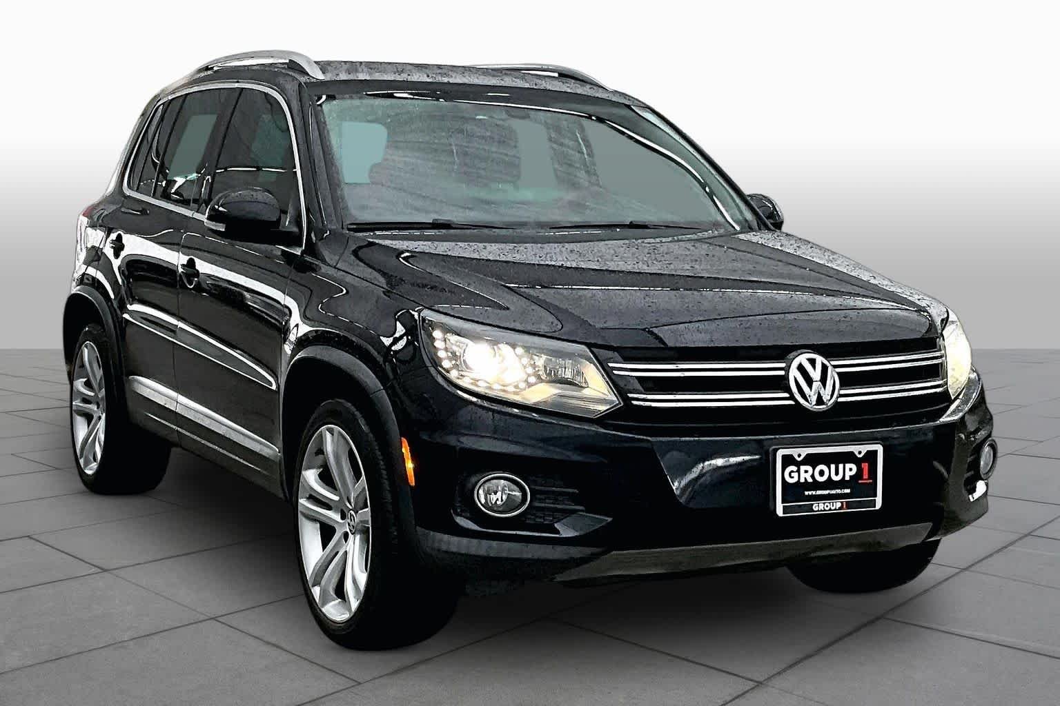 Used 2016 Deep Black Pearl Volkswagen SEL image 3