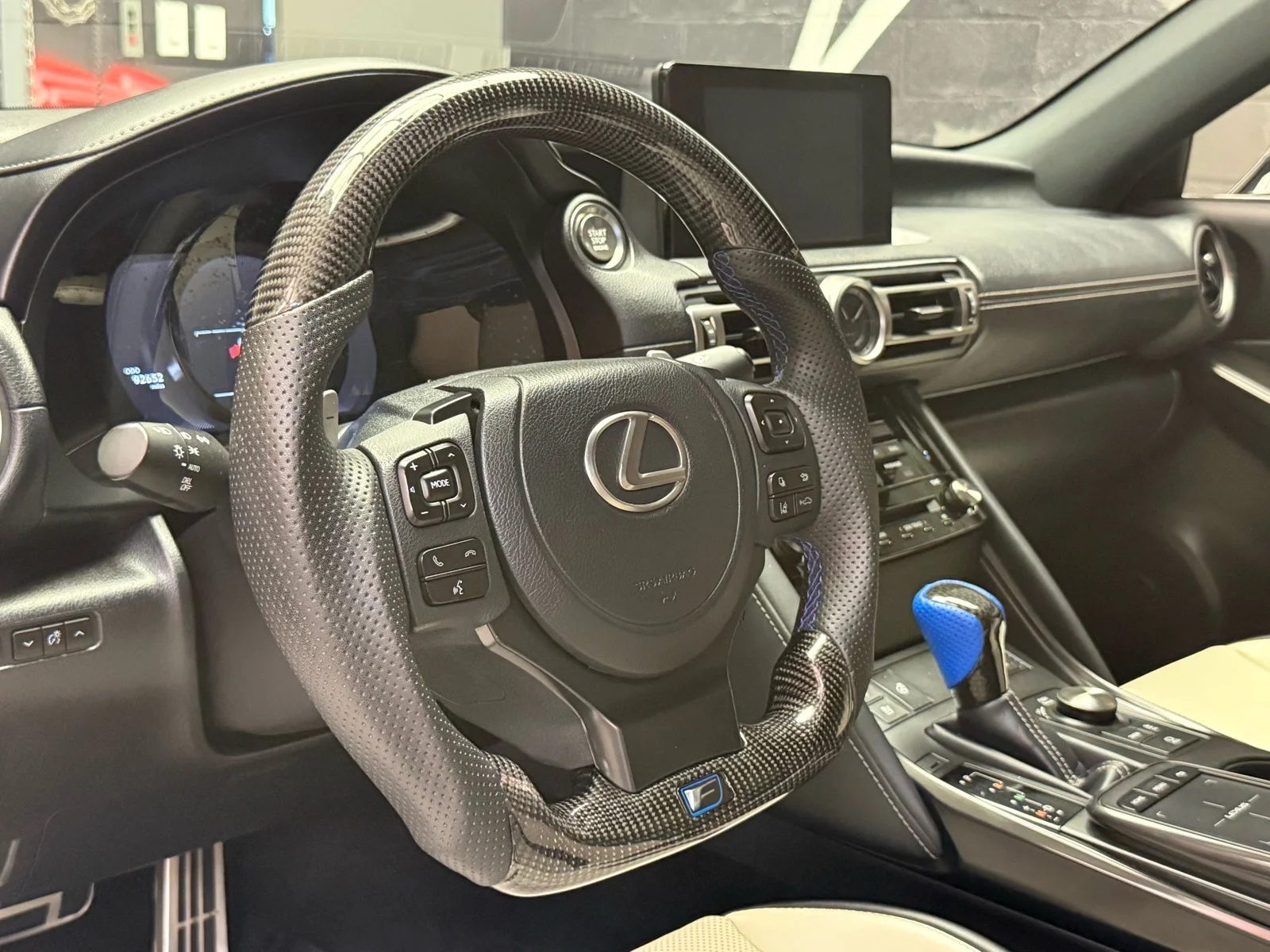 Used 2021 Ultra White (083) Lexus F SPORT image 9