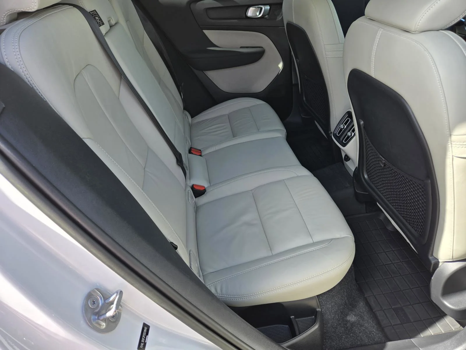 Used 2023 Crystal White Volvo Ultimate Bright Theme image 38