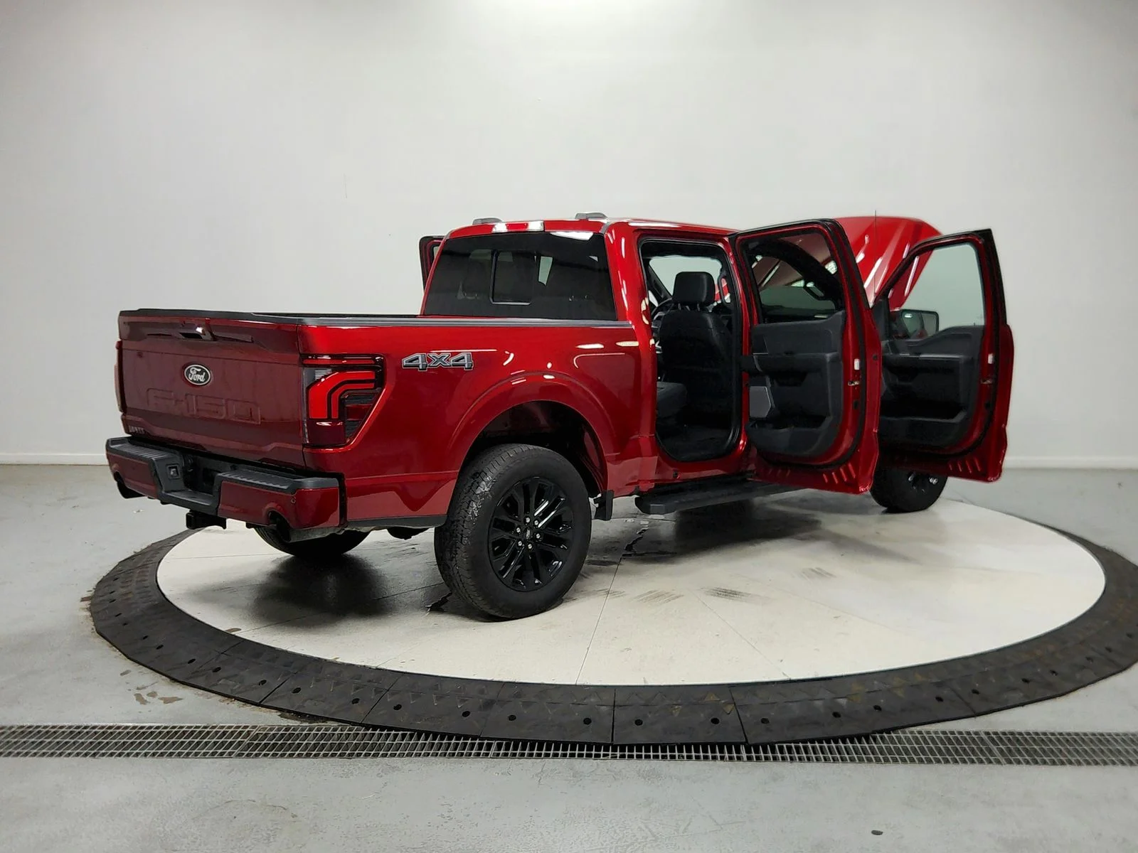 Used 2025 Red Ford Lariat image 16