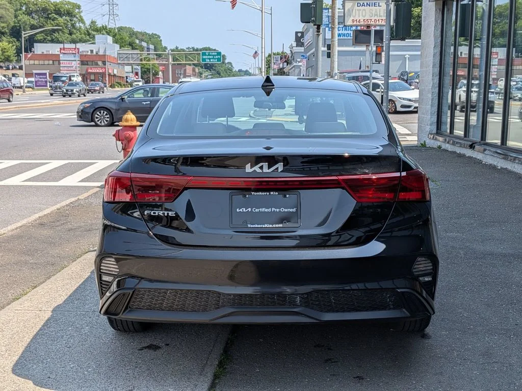 Used 2023 Black Kia LXS image 7