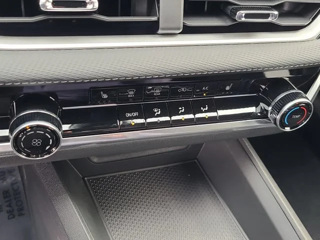 New 2027 Summit White Chevrolet LT image 30