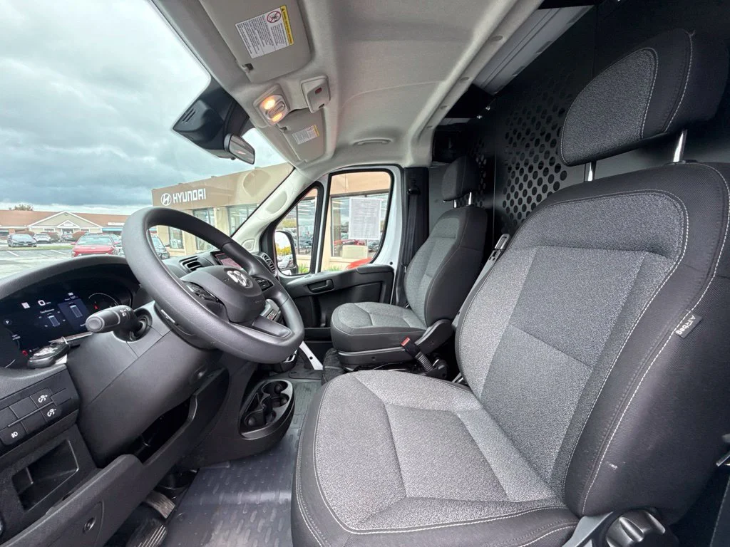 Used 2025 White Ram Base image 18