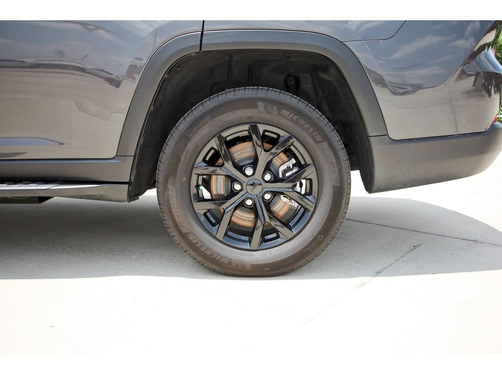 Used 2024 Gray Jeep Altitude X image 29