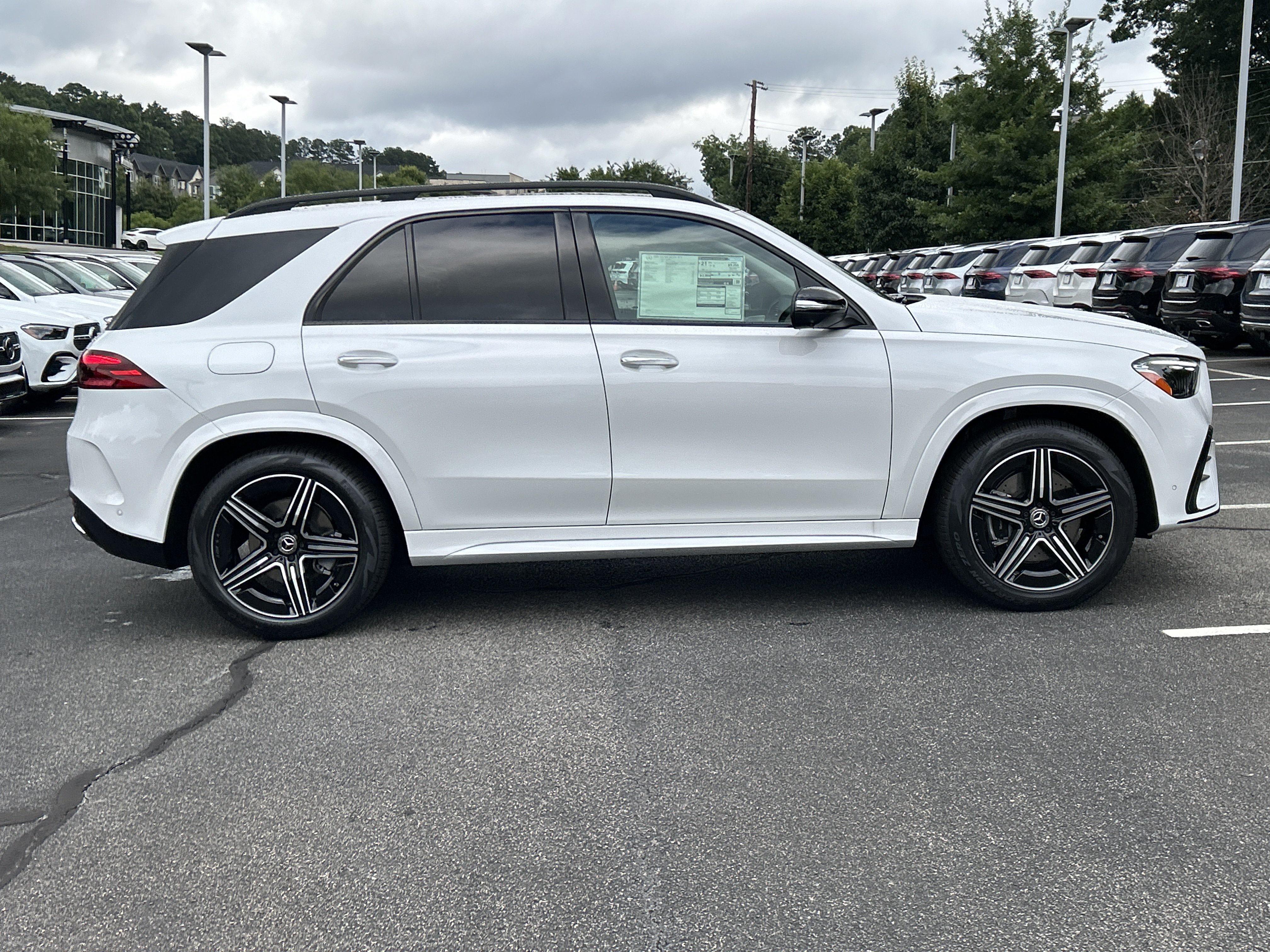 New 2026 MANUFAKTUR Moonlight White Metallic Mercedes-Benz GLE 450 4MATIC® SUV image 5